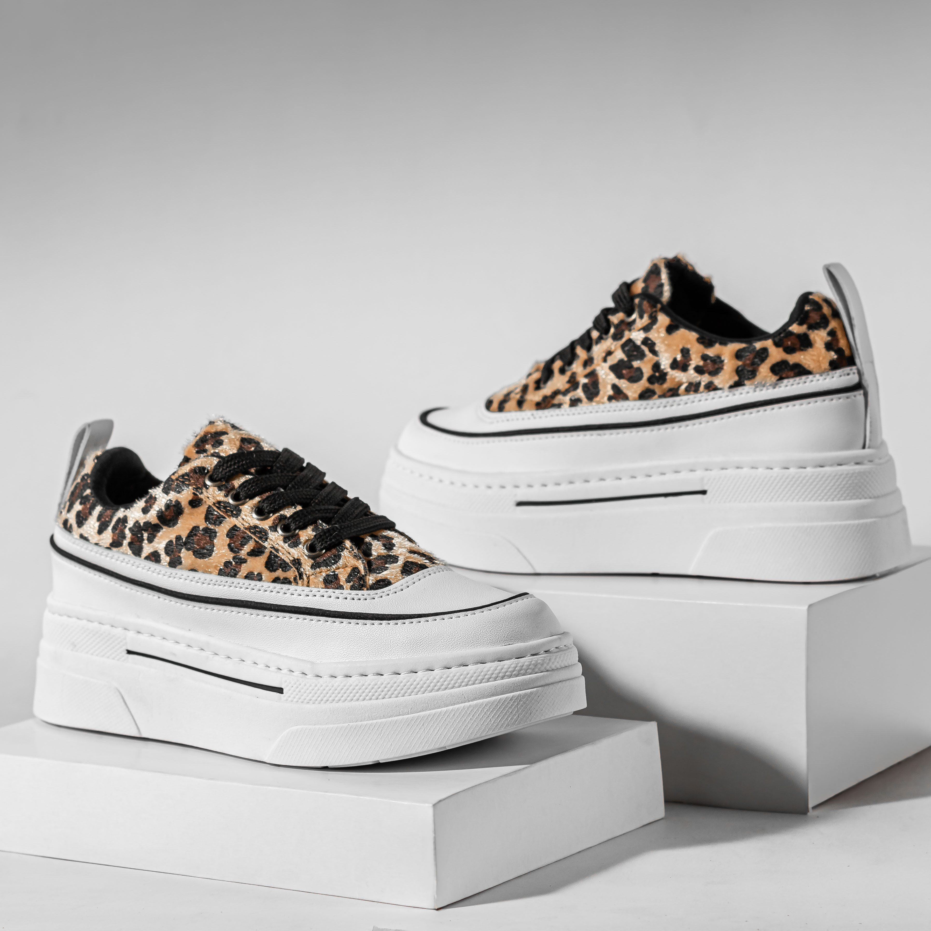 Vista 13 de Premium Bolichero Plataforma Dama - Tallas: 38, Color: Blanco AnimalPrint